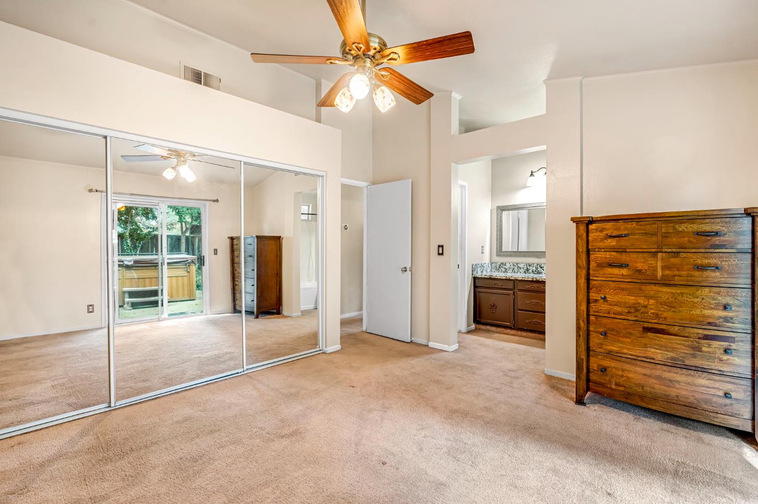 2746 Beverly Ave, Clovis, CA 93611