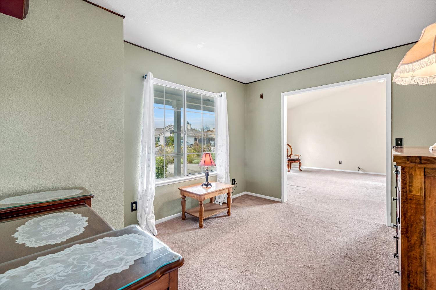 2746 Beverly Ave, Clovis, CA 93611