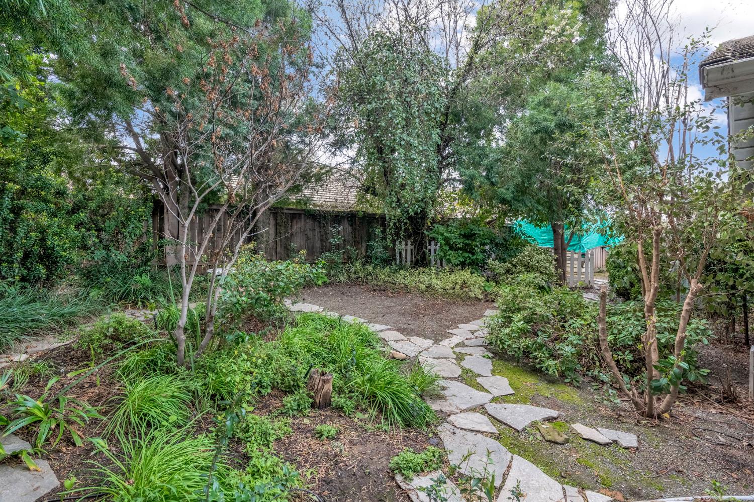 2746 Beverly Ave, Clovis, CA 93611