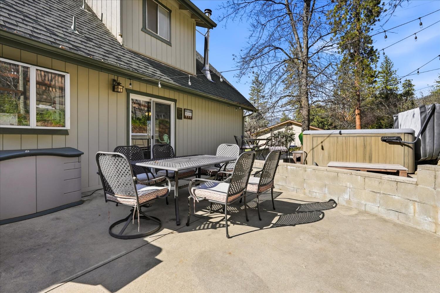 43149 W Sugar Pine Dr, Oakhurst, CA 93644