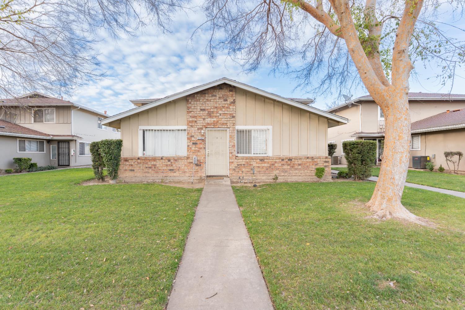 2640 W 2640 W Fairmont Ave #101, Fresno, CA 93705