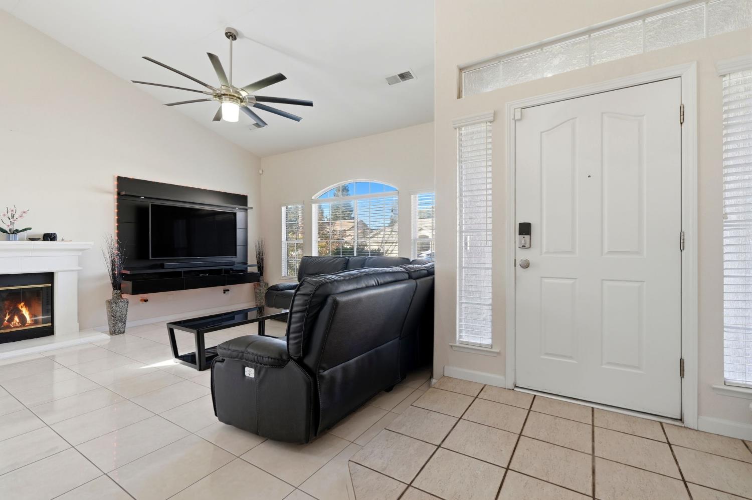 2857 E Ryan Ln, Fresno, CA 93720