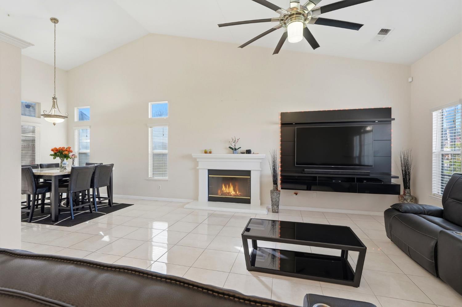 2857 E Ryan Ln, Fresno, CA 93720