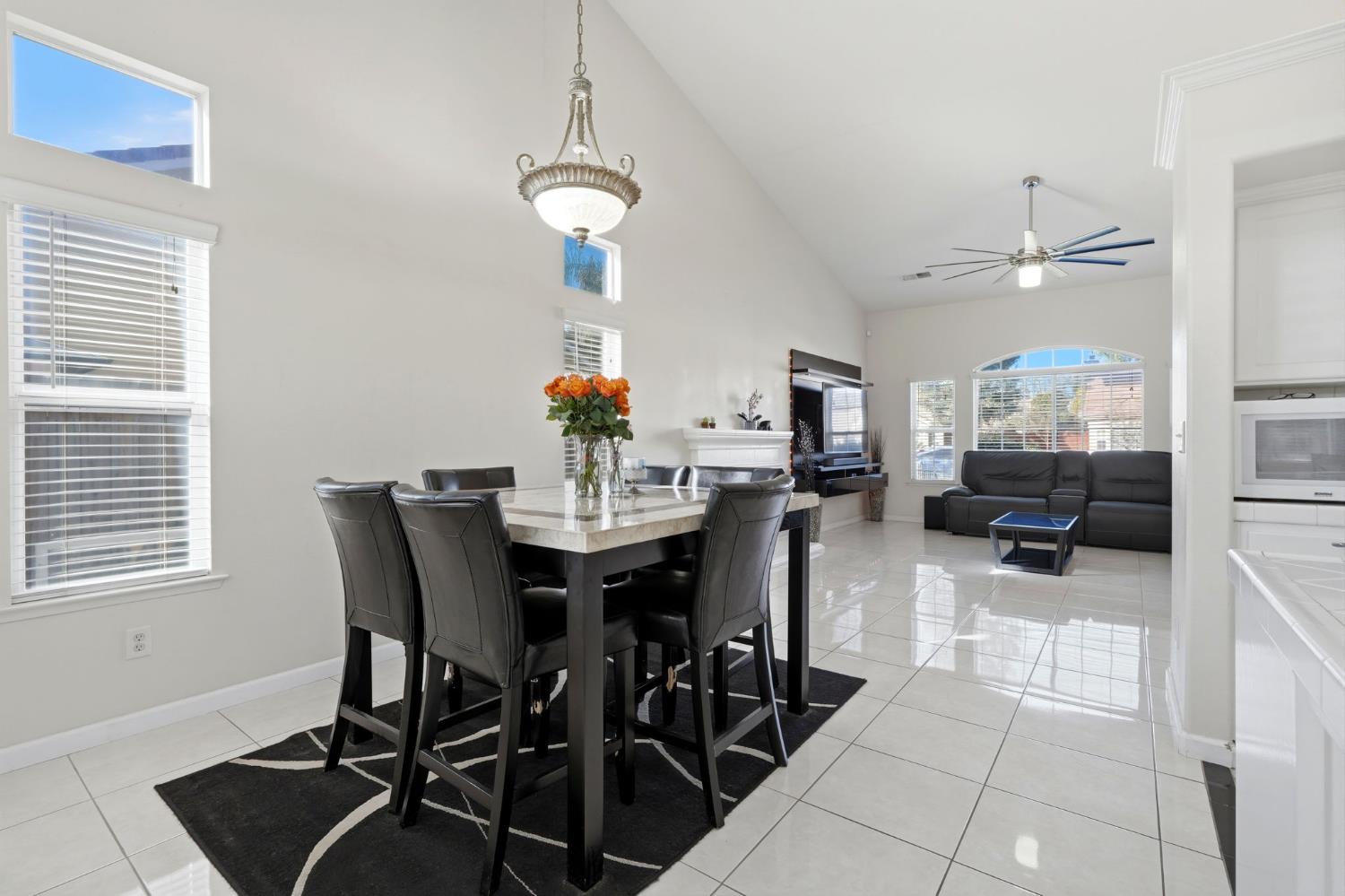 2857 E Ryan Ln, Fresno, CA 93720