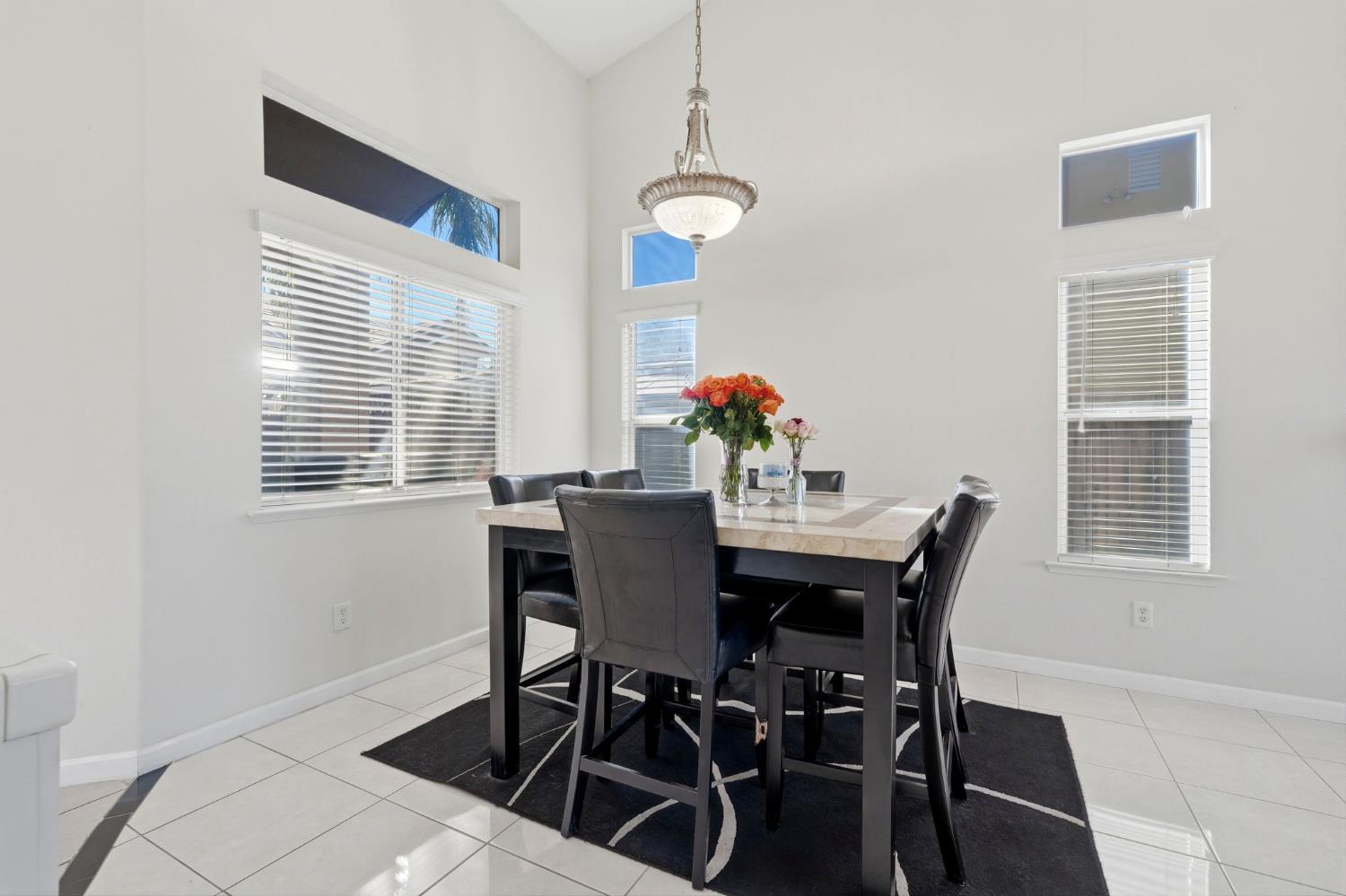 2857 E Ryan Ln, Fresno, CA 93720