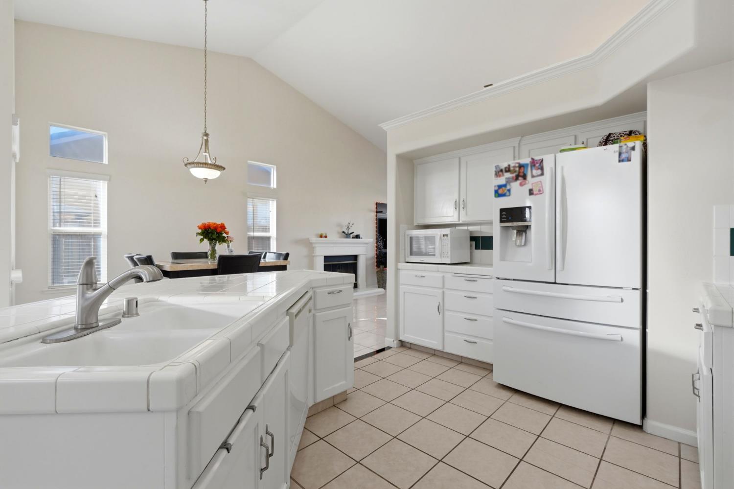 2857 E Ryan Ln, Fresno, CA 93720