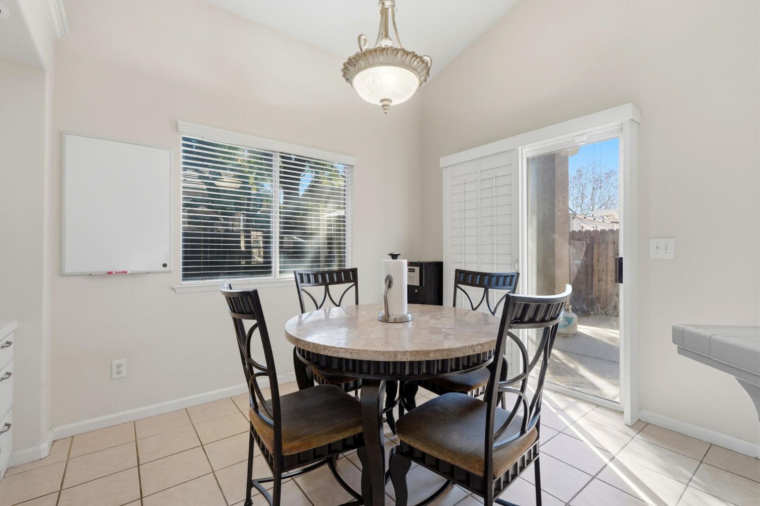 2857 E Ryan Ln, Fresno, CA 93720