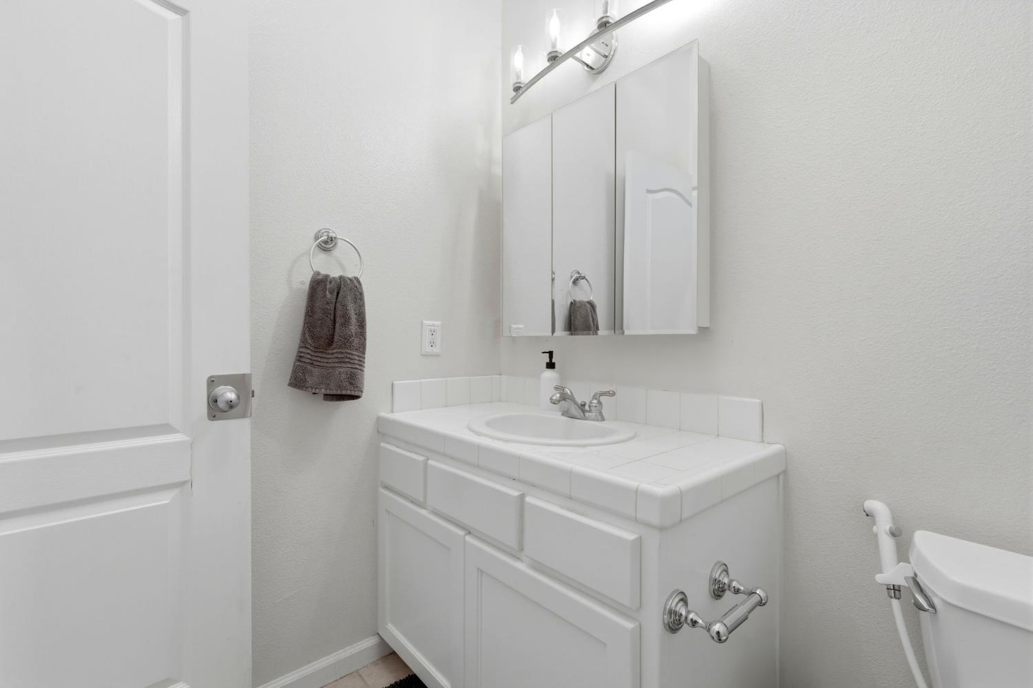 2857 E Ryan Ln, Fresno, CA 93720