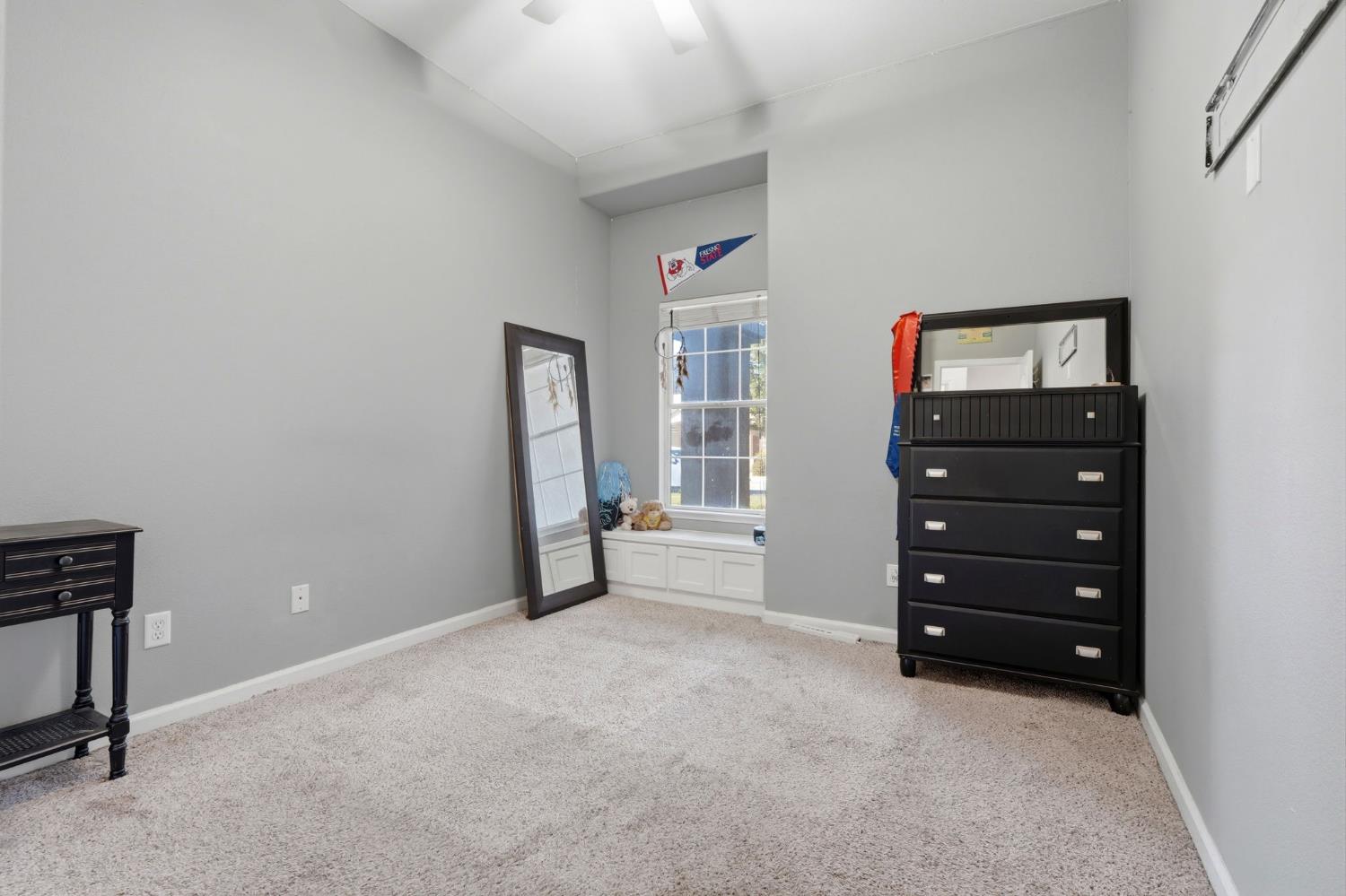 2857 E Ryan Ln, Fresno, CA 93720