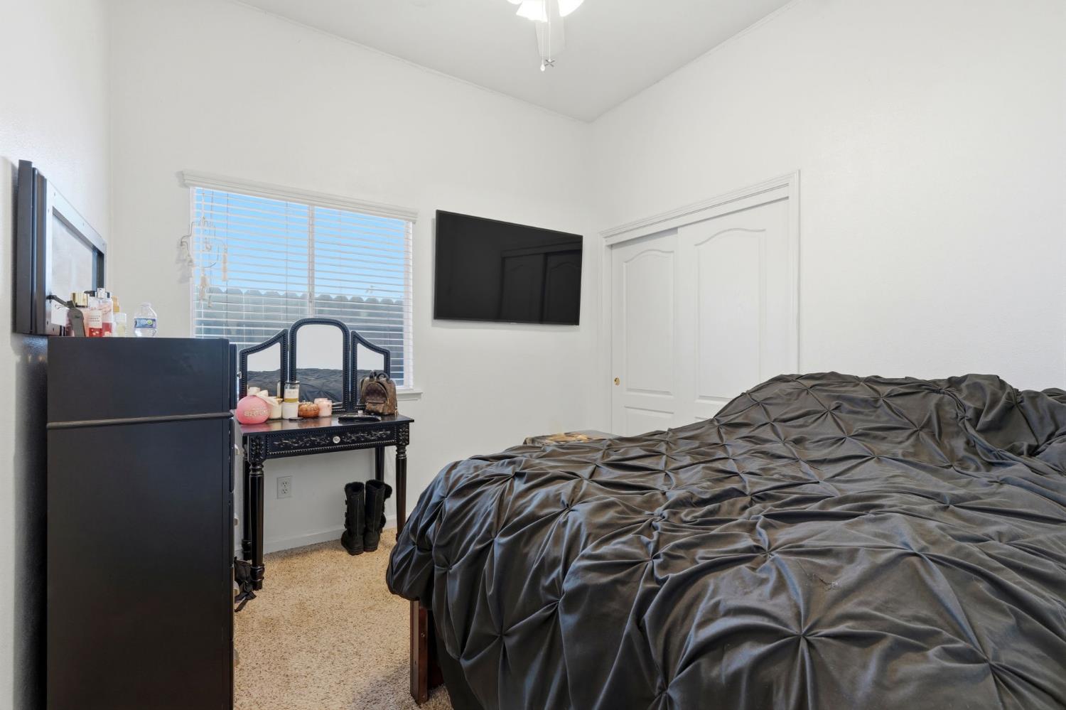 2857 E Ryan Ln, Fresno, CA 93720