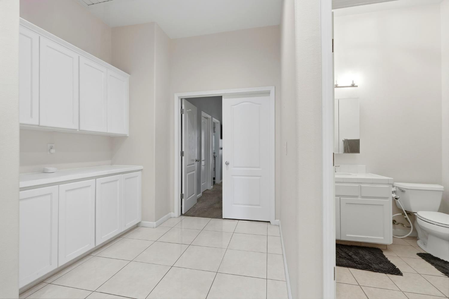 2857 E Ryan Ln, Fresno, CA 93720