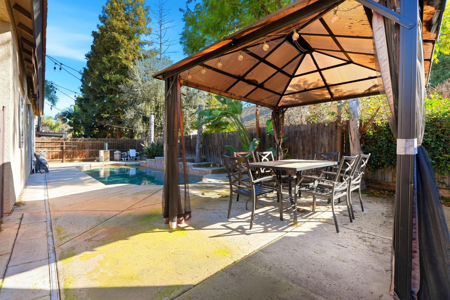 2857 E Ryan Ln, Fresno, CA 93720