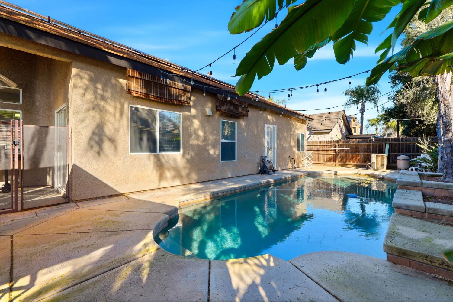 2857 E Ryan Ln, Fresno, CA 93720