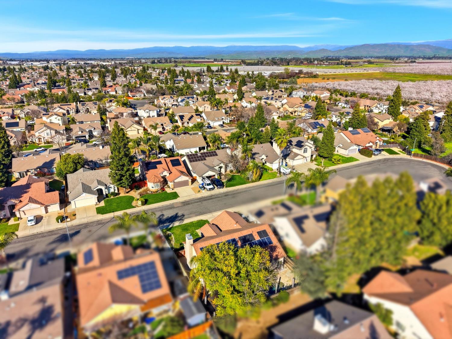 2857 E Ryan Ln, Fresno, CA 93720