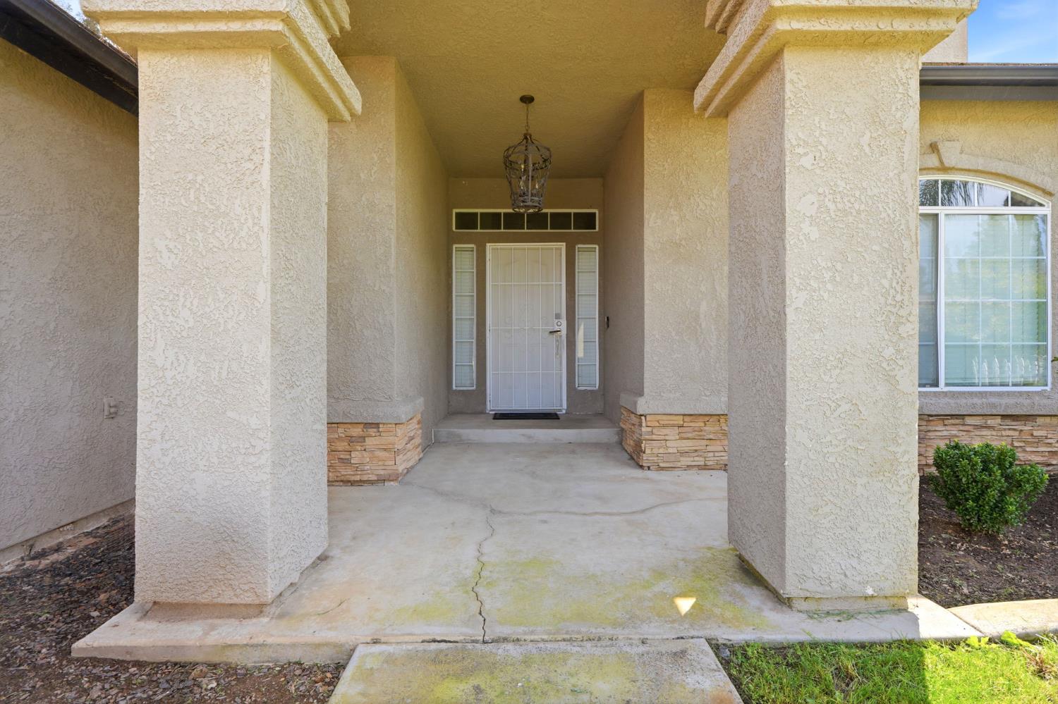 2857 E Ryan Ln, Fresno, CA 93720