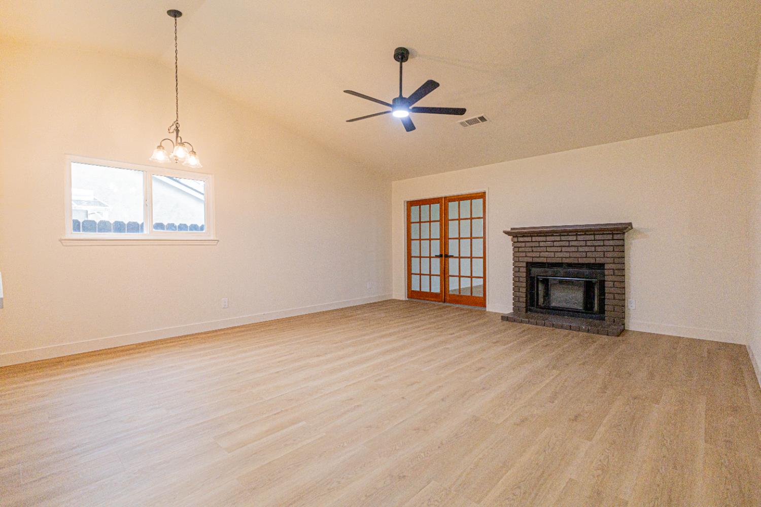 715 Rosehill Dr, Chowchilla, CA 93610