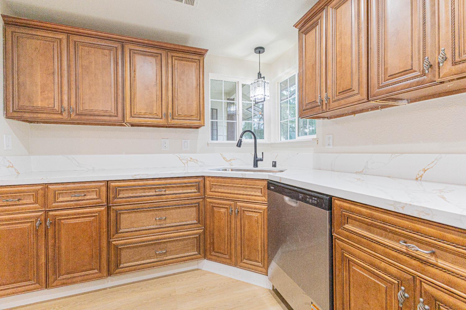 715 Rosehill Dr, Chowchilla, CA 93610