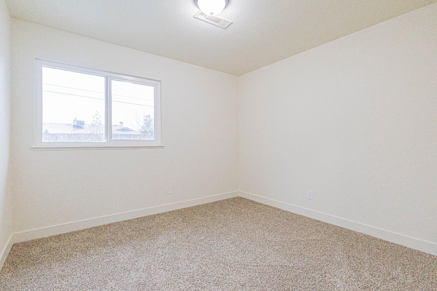 715 Rosehill Dr, Chowchilla, CA 93610