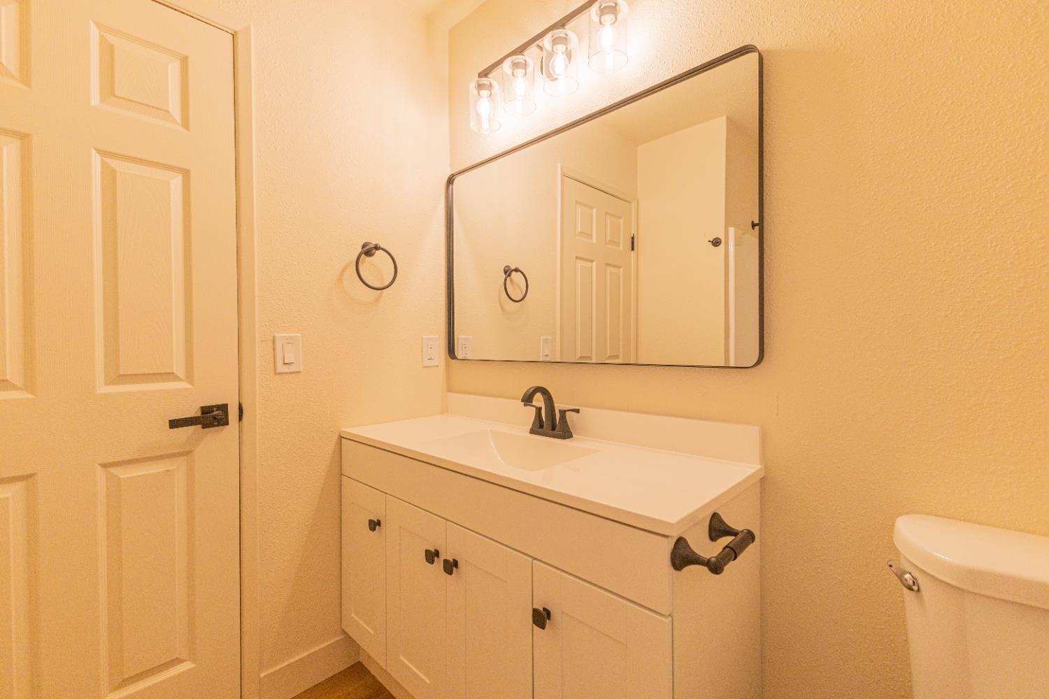 715 Rosehill Dr, Chowchilla, CA 93610