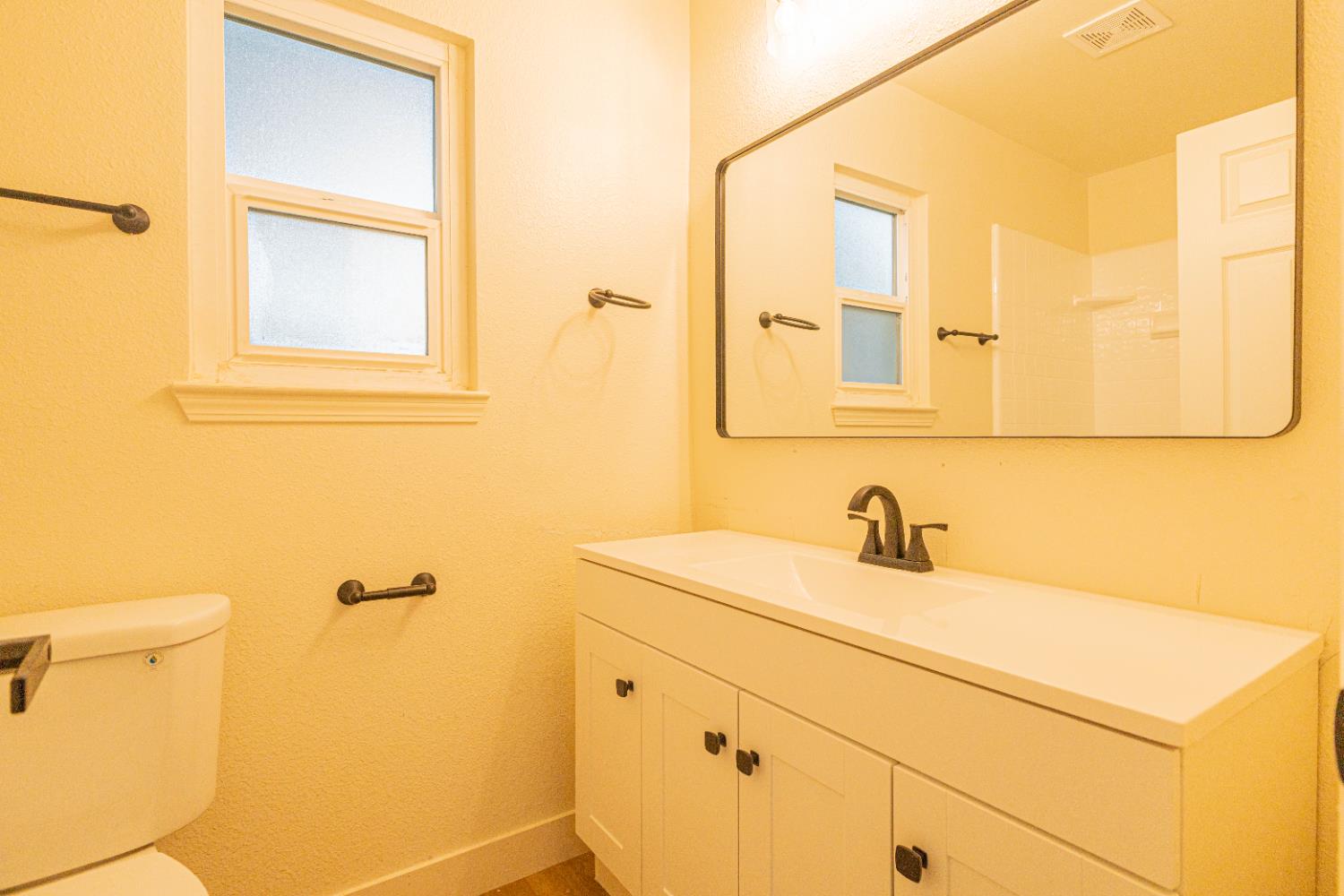 715 Rosehill Dr, Chowchilla, CA 93610