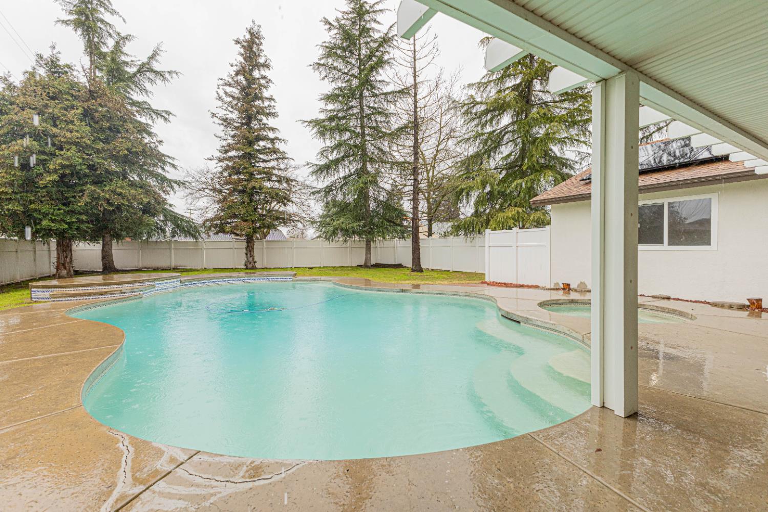 715 Rosehill Dr, Chowchilla, CA 93610