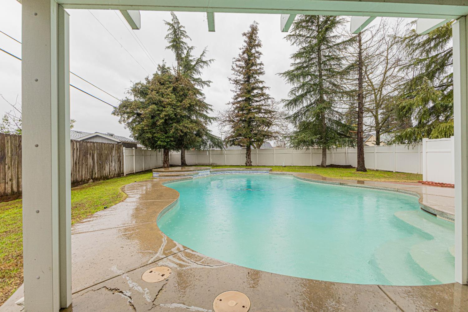 715 Rosehill Dr, Chowchilla, CA 93610