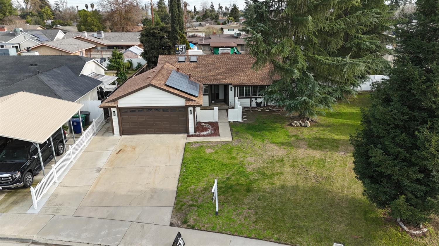 715 Rosehill Dr, Chowchilla, CA 93610