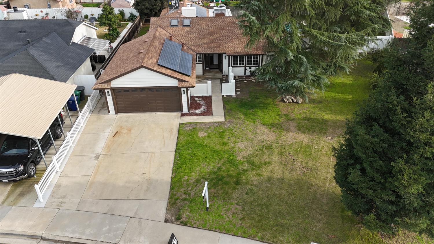 715 Rosehill Dr, Chowchilla, CA 93610