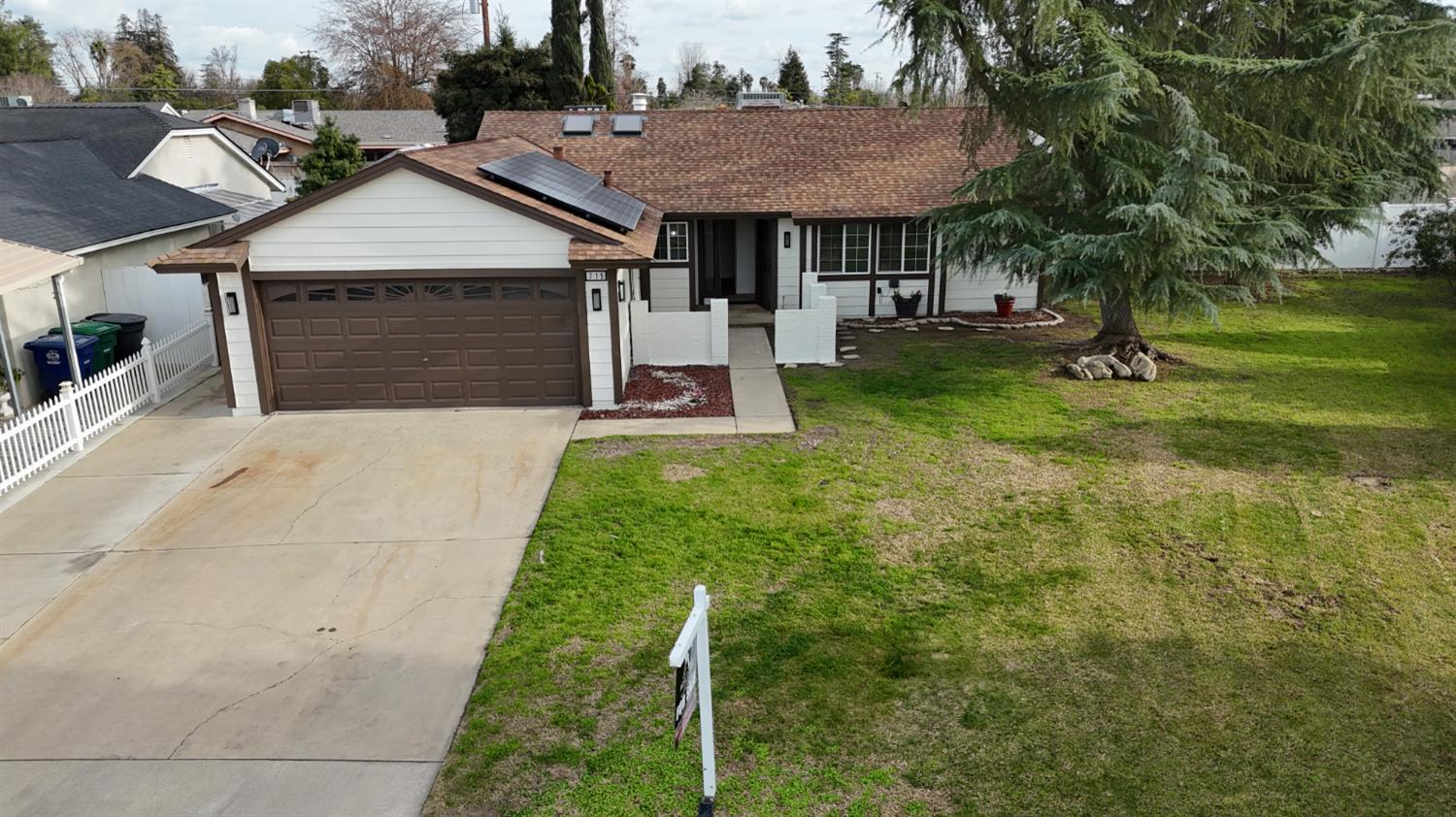 715 Rosehill Dr, Chowchilla, CA 93610