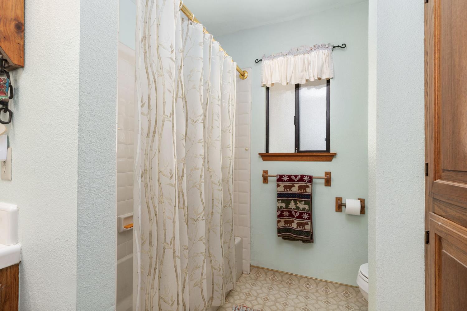 39500 Millwood #C, Woodlake, CA 93286