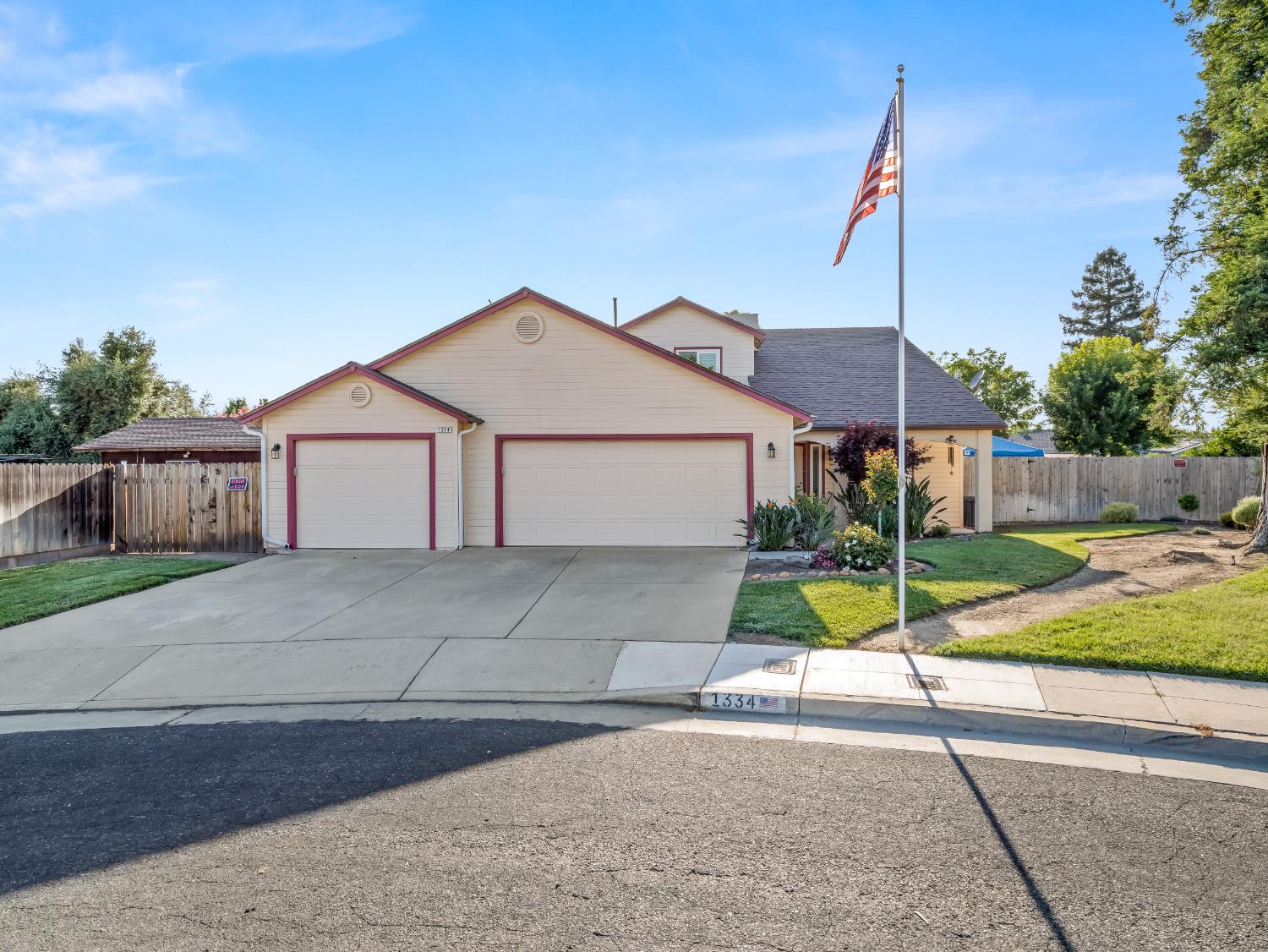 1334 Shirley Ave, Clovis, CA 93611