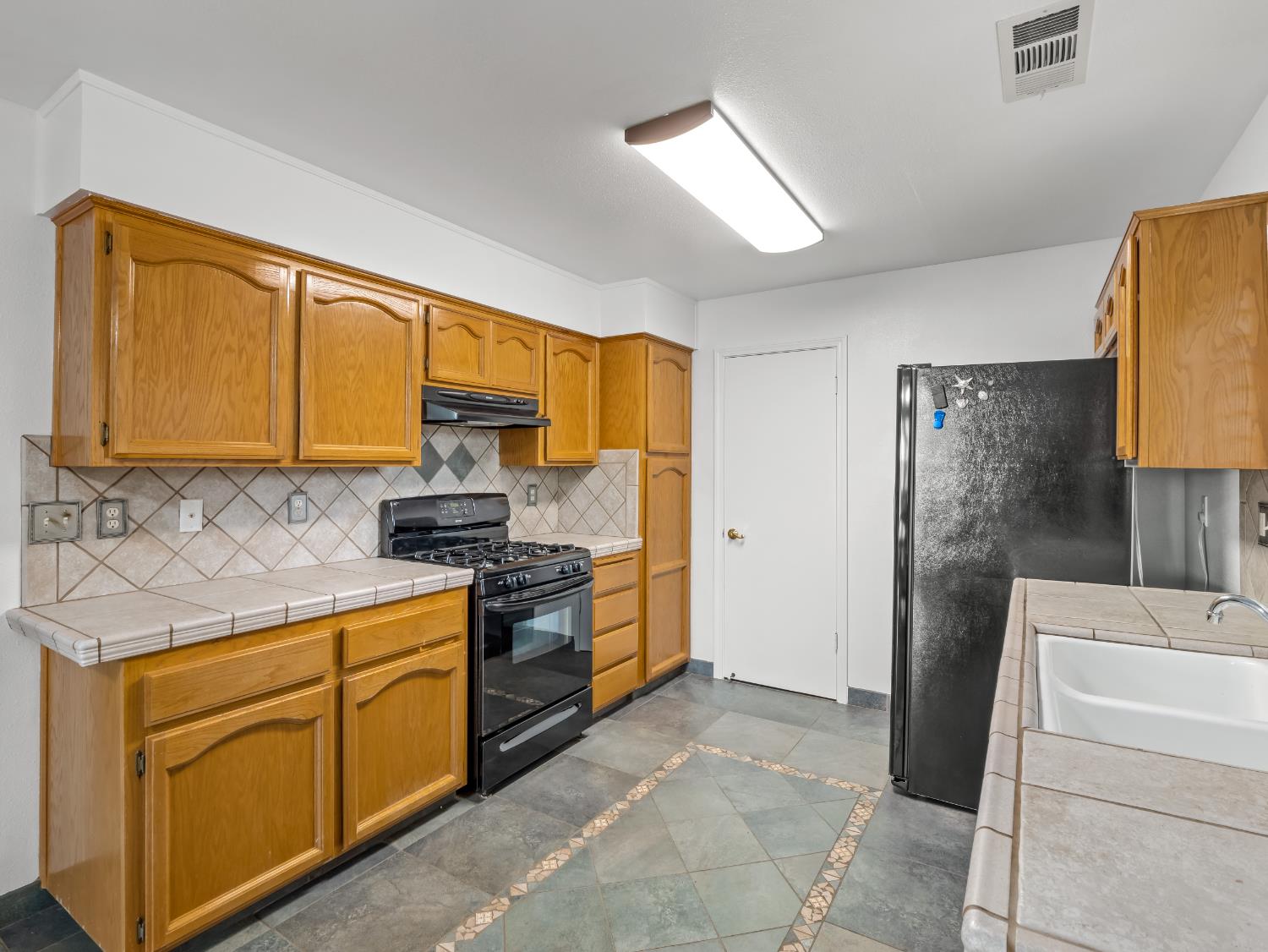 1334 Shirley Ave, Clovis, CA 93611