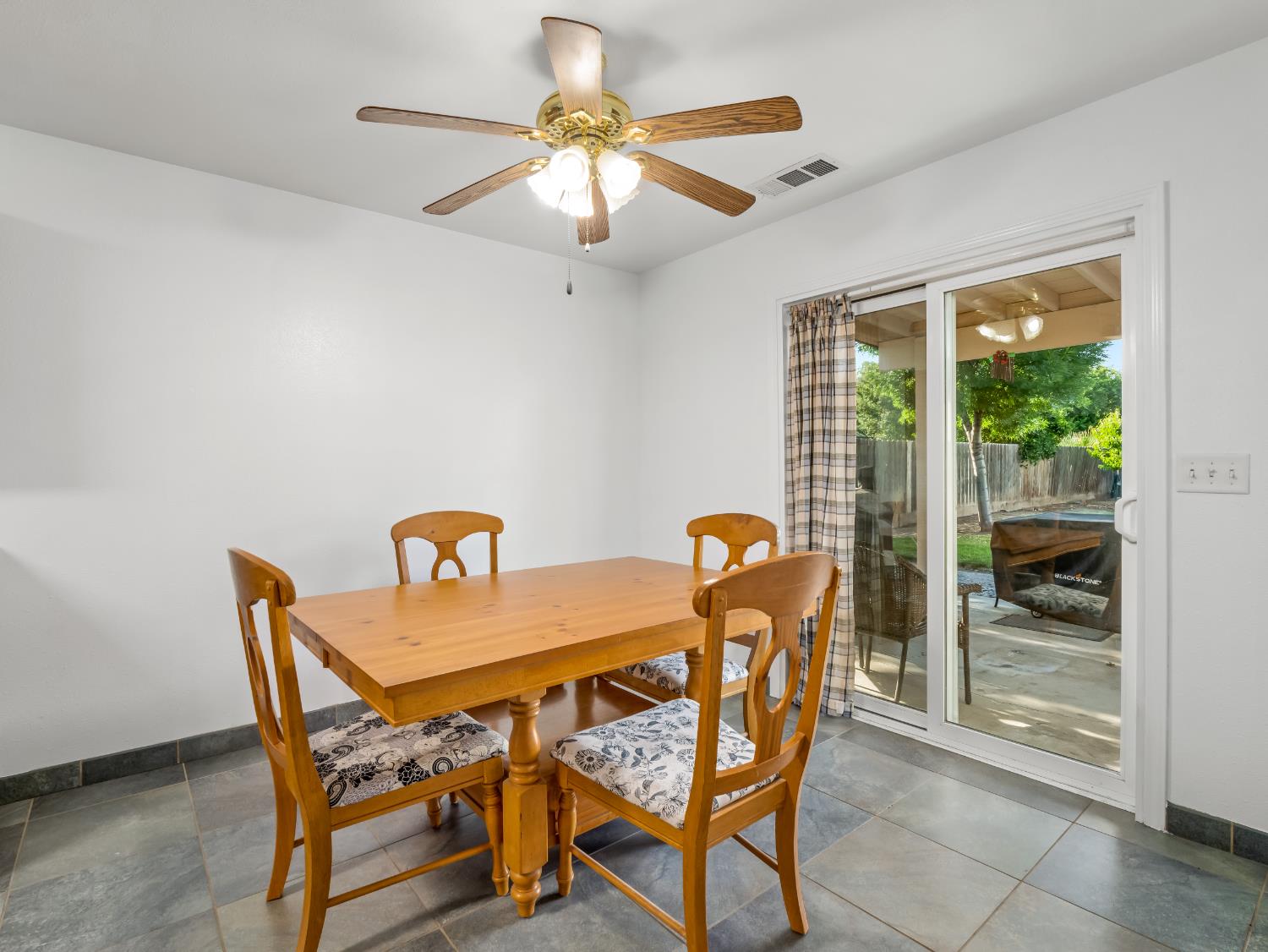 1334 Shirley Ave, Clovis, CA 93611