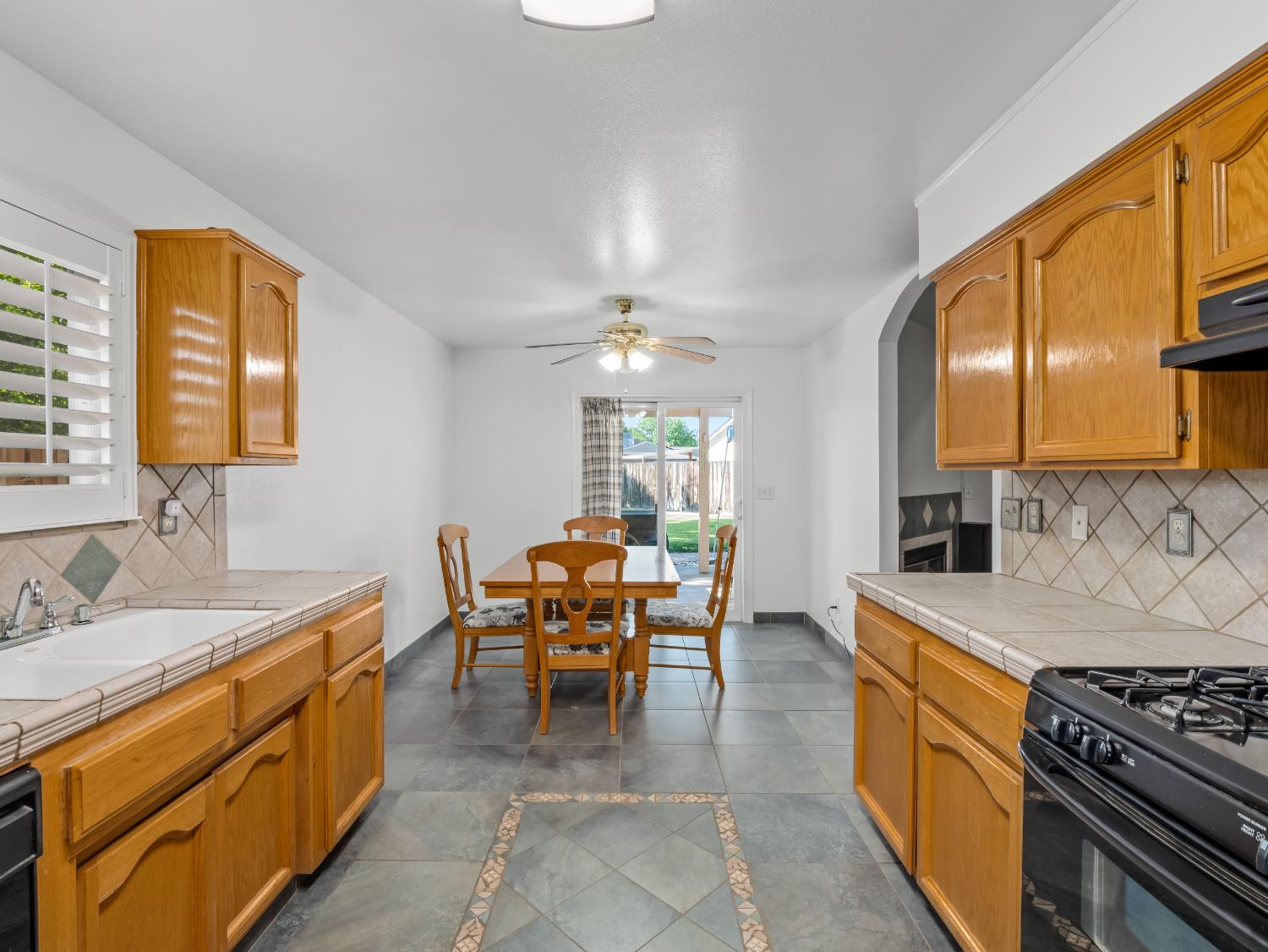 1334 Shirley Ave, Clovis, CA 93611