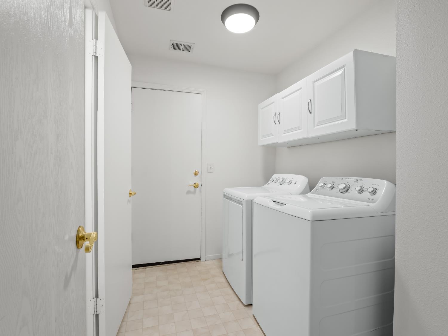 1334 Shirley Ave, Clovis, CA 93611