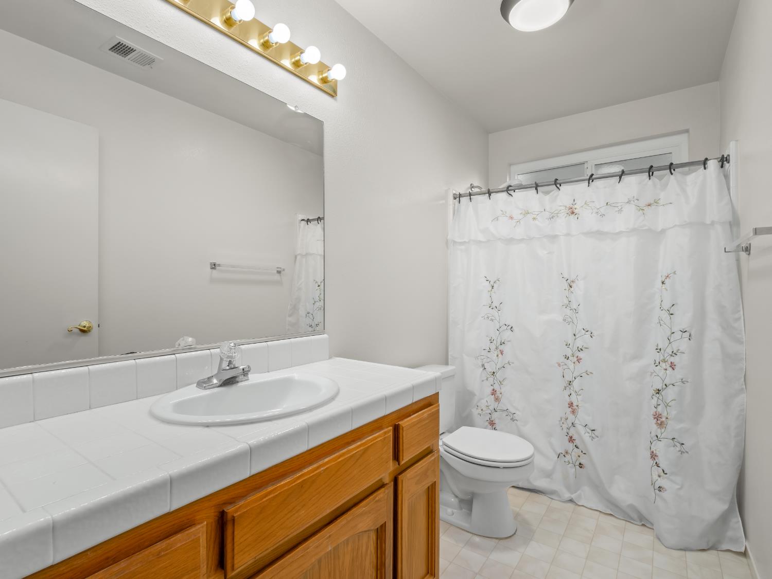 1334 Shirley Ave, Clovis, CA 93611