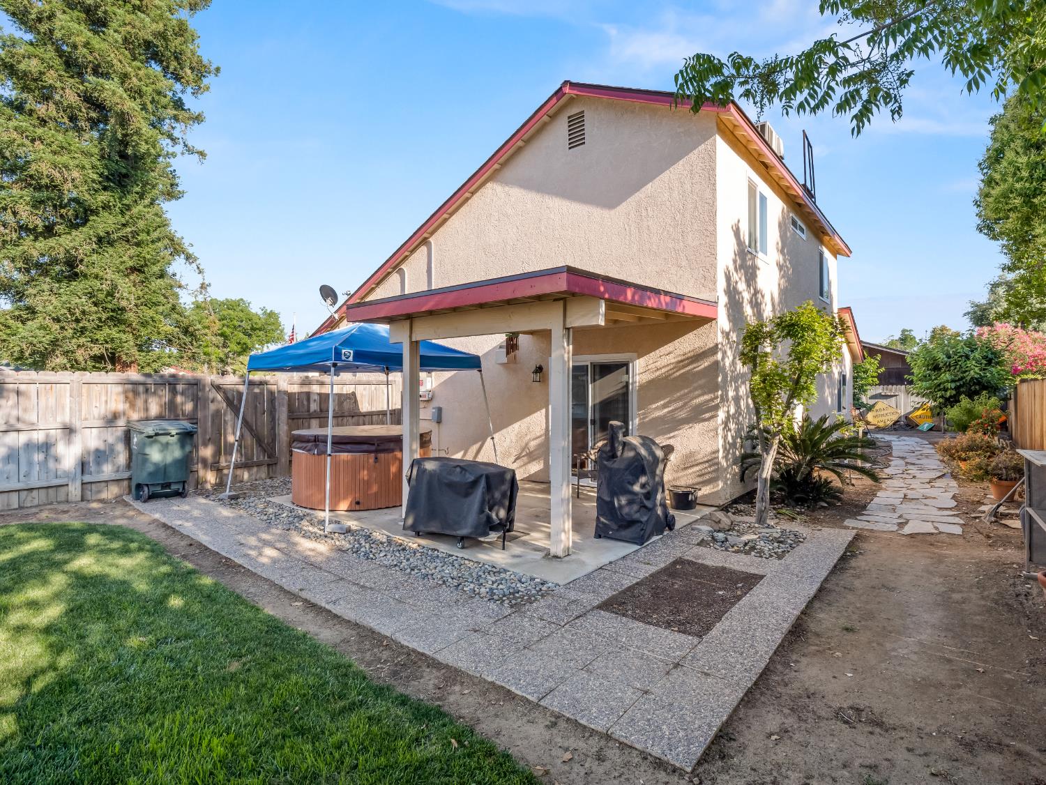 1334 Shirley Ave, Clovis, CA 93611