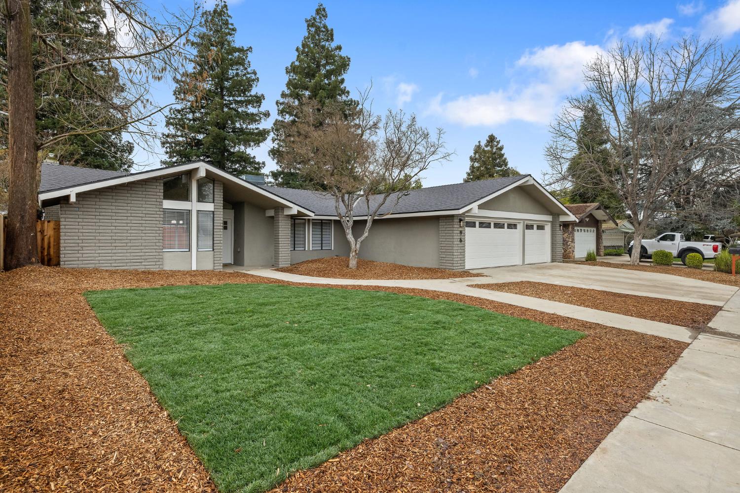 96 Burgan Ave, Clovis, CA 93611