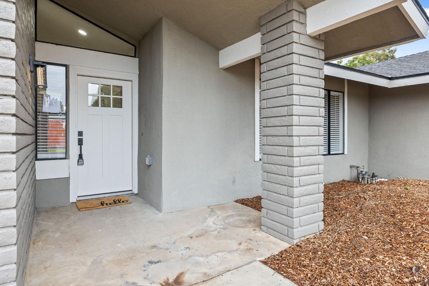 96 Burgan Ave, Clovis, CA 93611