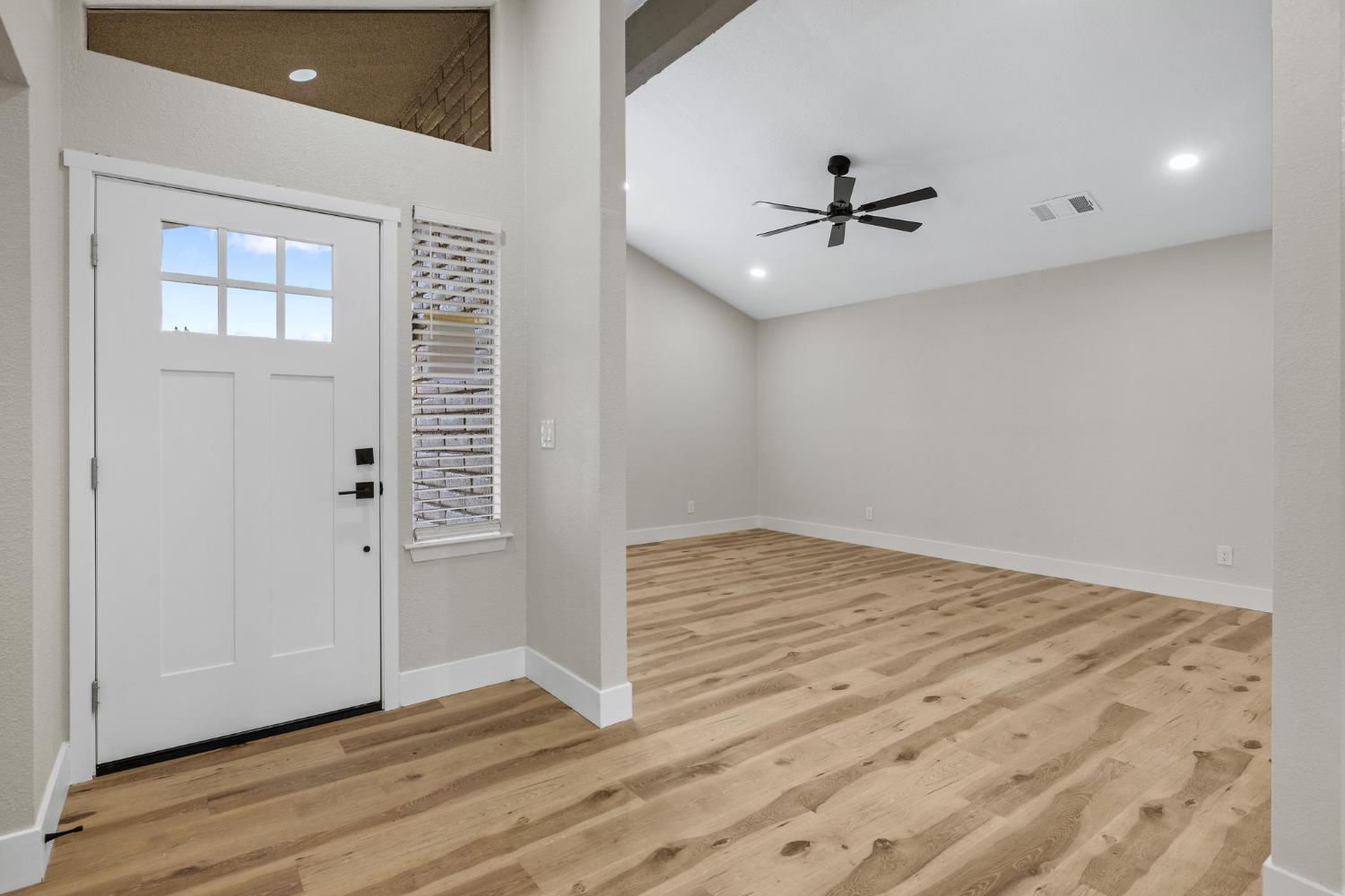 96 Burgan Ave, Clovis, CA 93611