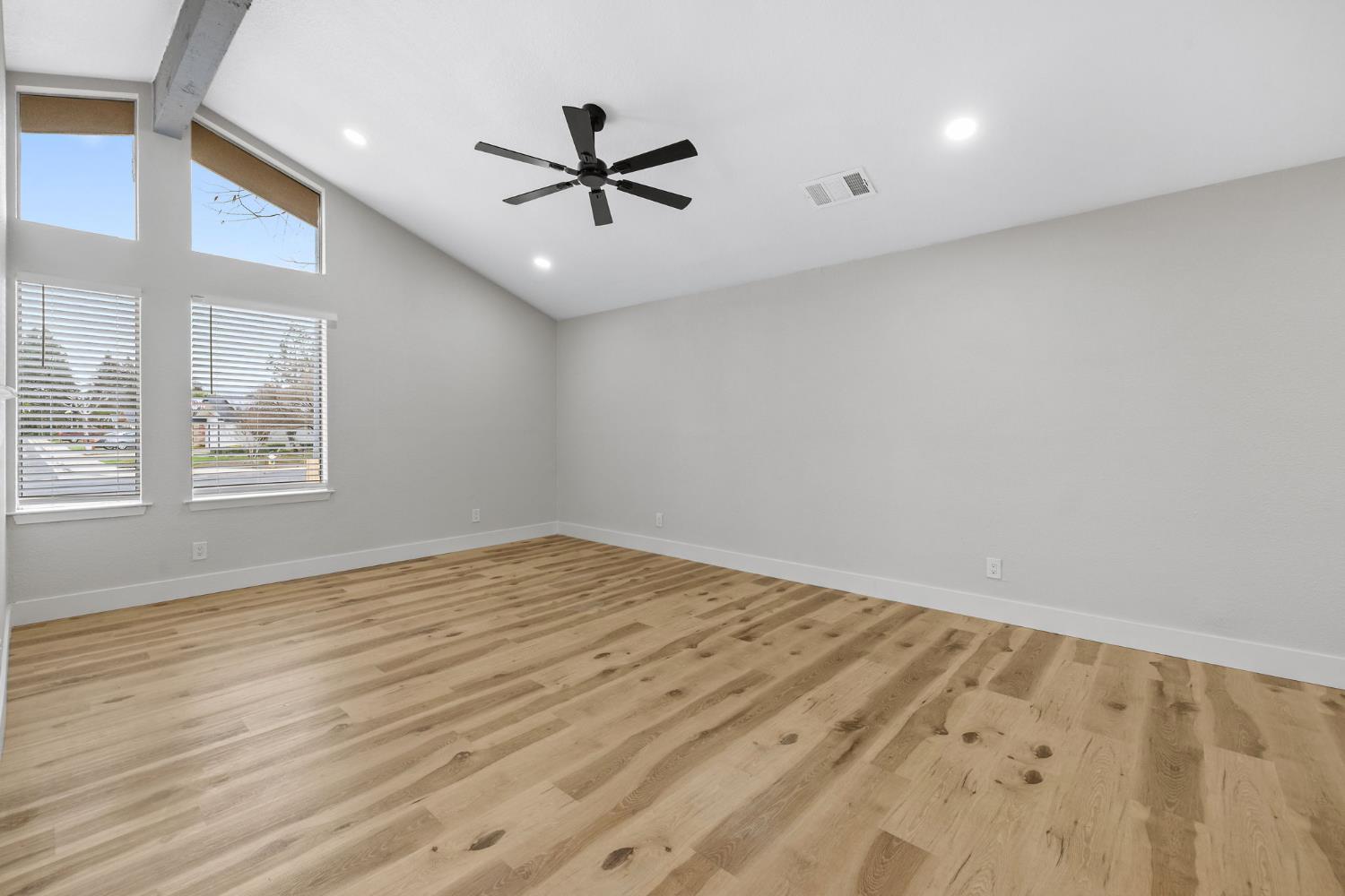 96 Burgan Ave, Clovis, CA 93611