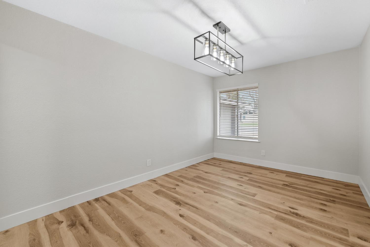 96 Burgan Ave, Clovis, CA 93611