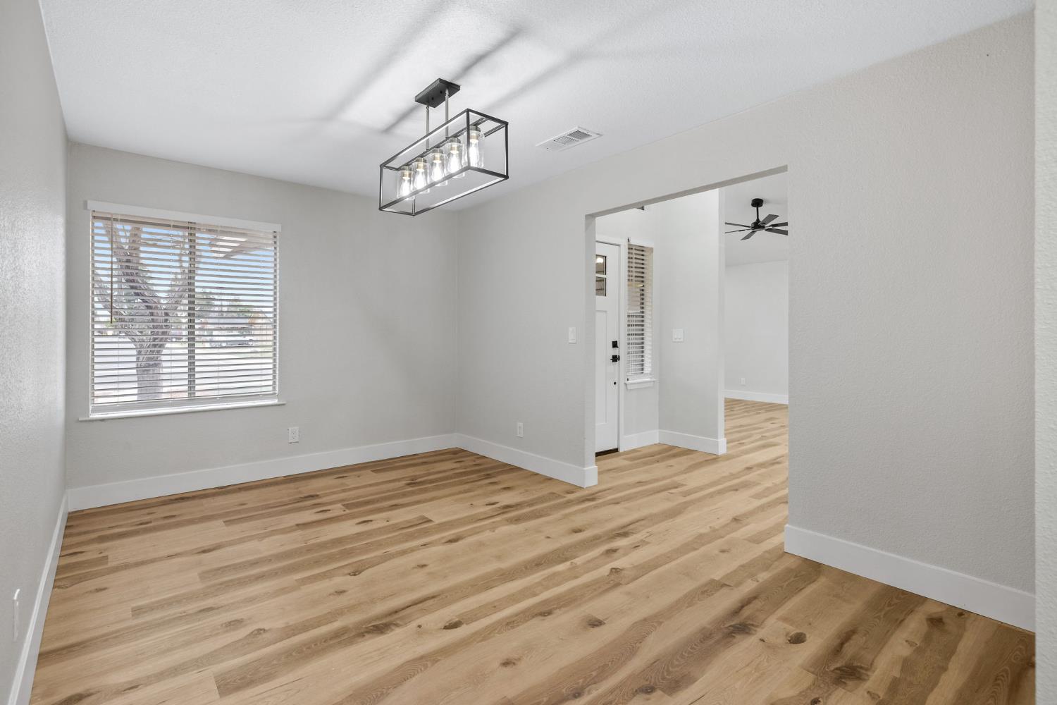 96 Burgan Ave, Clovis, CA 93611