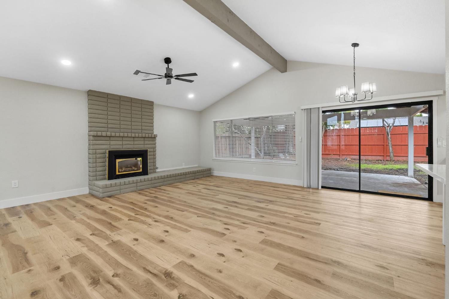 96 Burgan Ave, Clovis, CA 93611