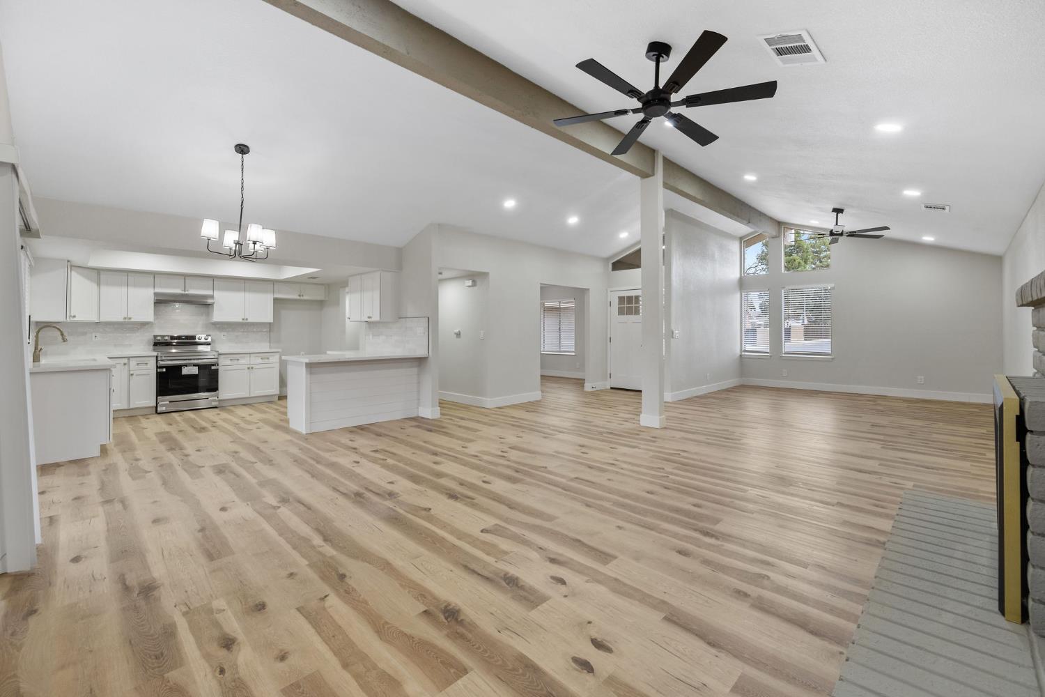 96 Burgan Ave, Clovis, CA 93611