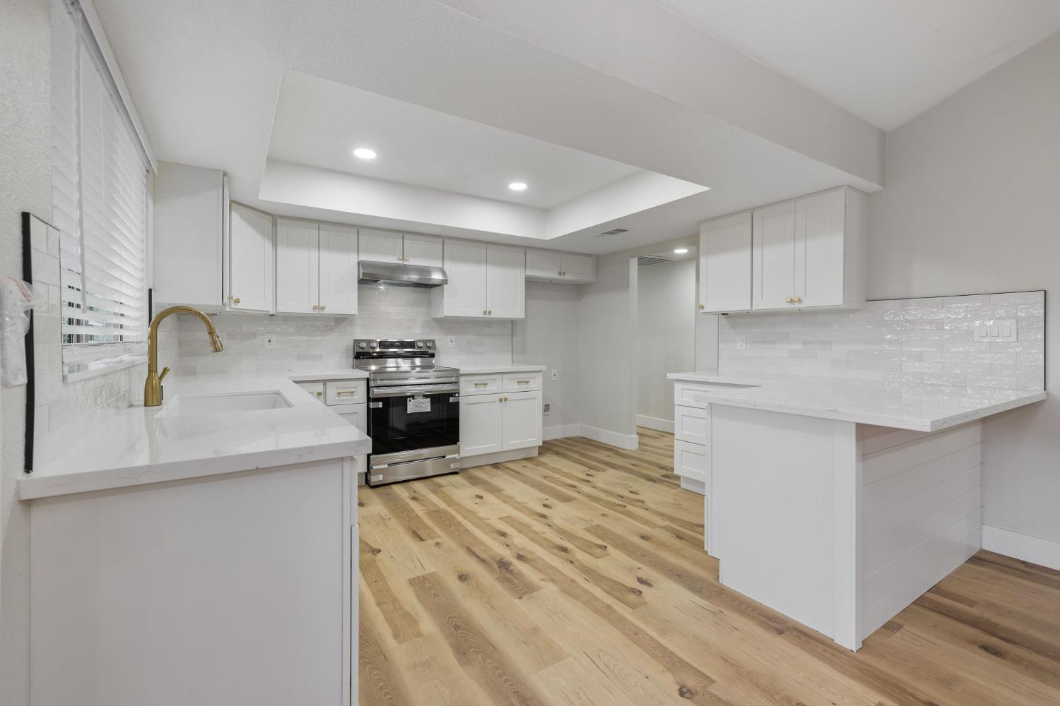 96 Burgan Ave, Clovis, CA 93611