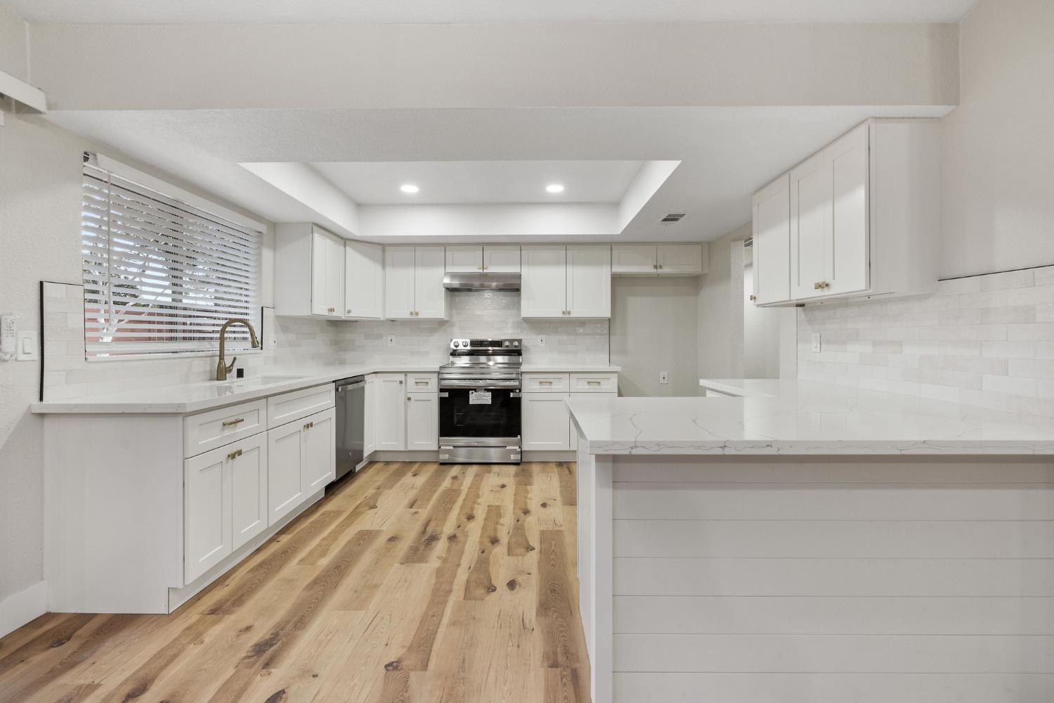 96 Burgan Ave, Clovis, CA 93611