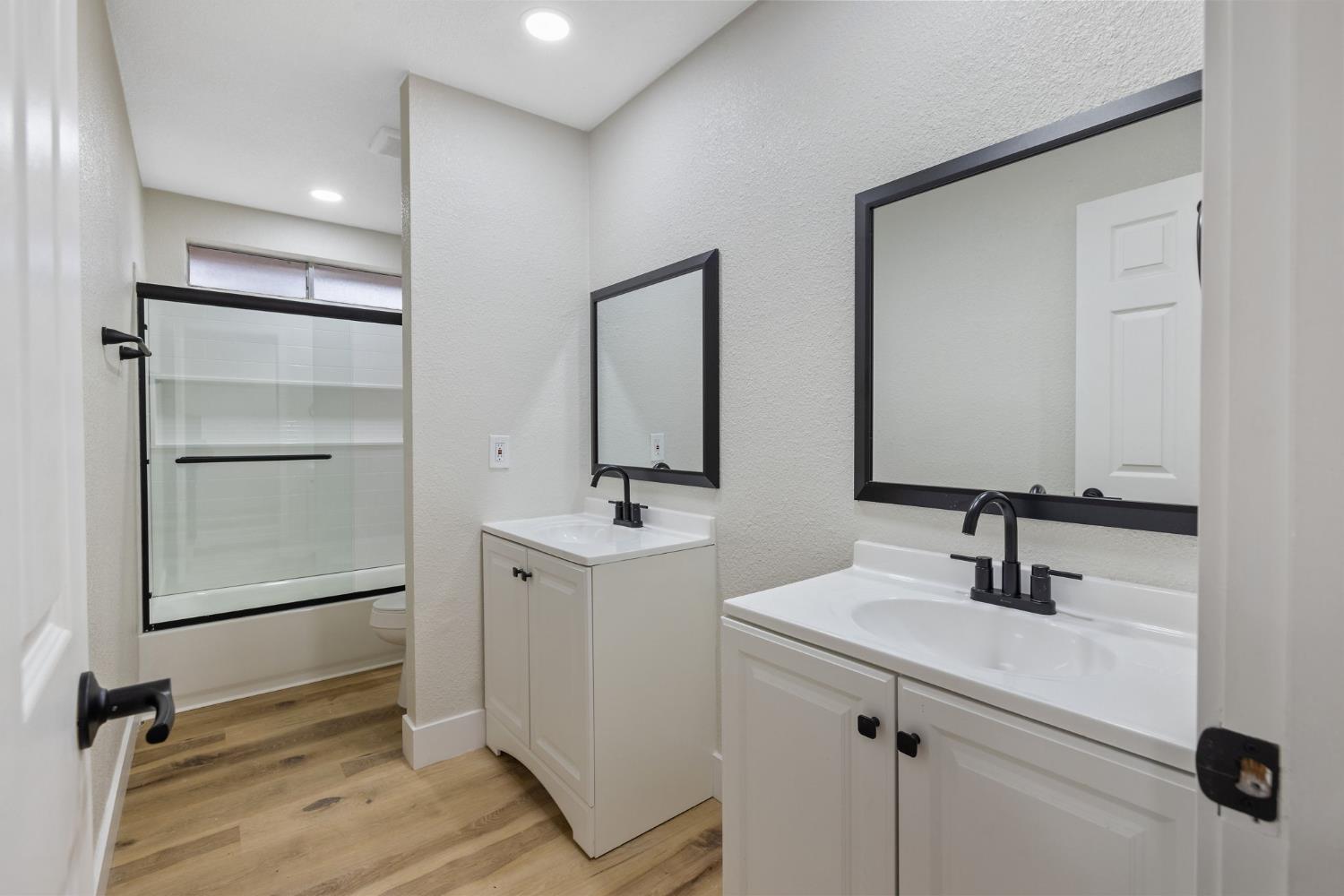 96 Burgan Ave, Clovis, CA 93611