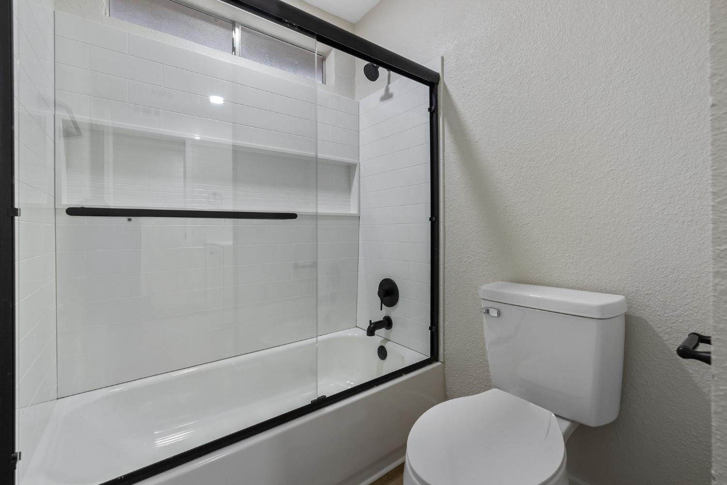 96 Burgan Ave, Clovis, CA 93611