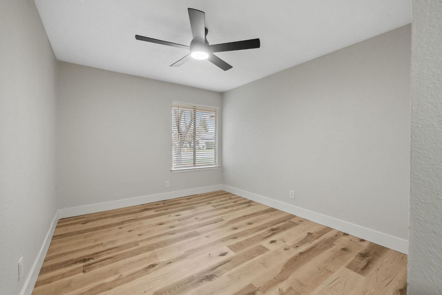 96 Burgan Ave, Clovis, CA 93611